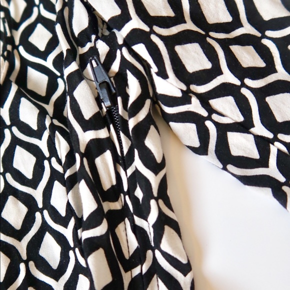 H&M size 4 flounce sleeve dress (used) - Picture 3 of 5